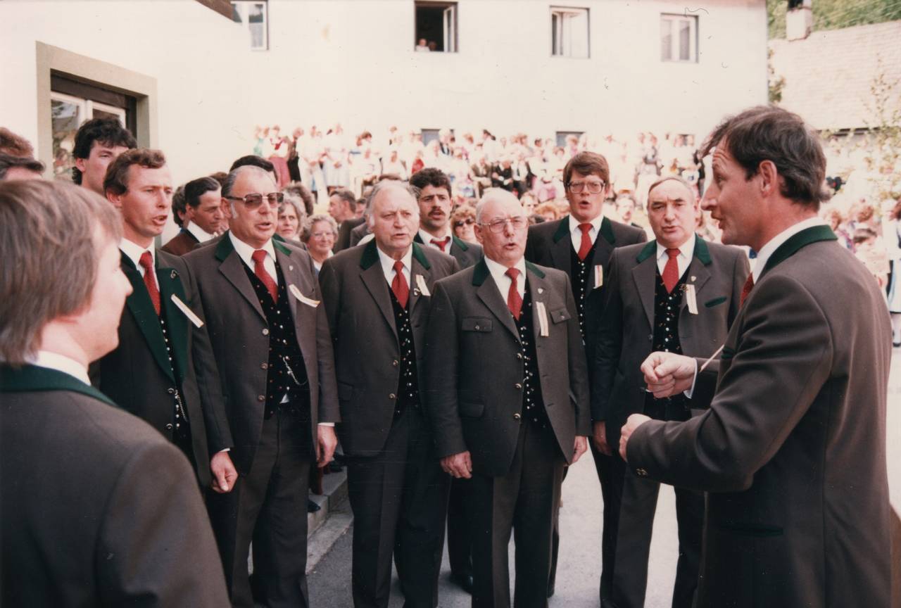 Alfred Kavalar, Chor, Chorleiter, Christian Gfrerer, Johann Gfrerer, Johann Gfrerer jun., Karl Gfrerer, Kärntner Anzug, Mann, Männergesangsverein, Robert Huber, Sänger, Singen, Thomas Huber, Tiffen, Tracht