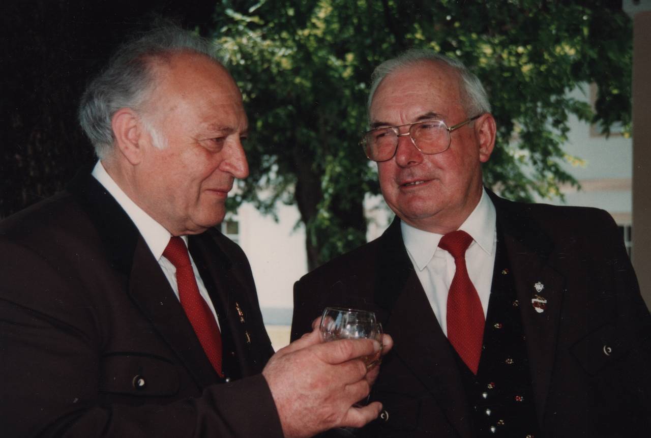 Johann Gfrerer, Kärntner Anzug, Krawatte, Mann, Thomas Huber, Tiffen, Tracht, Weinglas