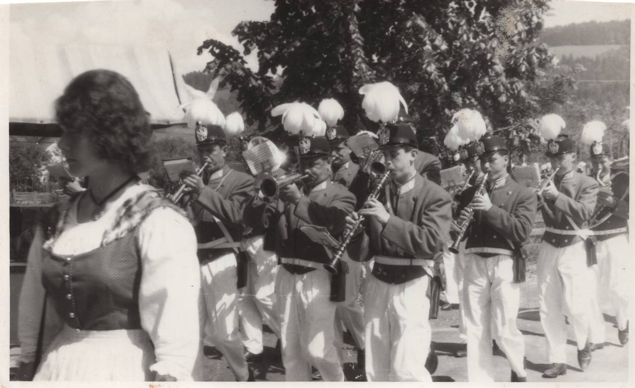 Fest, Festumzug, Marketenderin, Prozession, Schützenkapelle, Tiffen, Tracht, Trachtenkapelle, Uniform