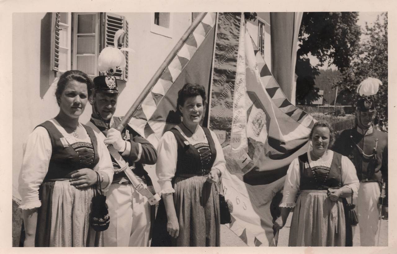 Fahne, Fahnenmutter, Fahnenpatin, Schützengarde, Tiffen, Tracht, Tschakko, Uniform