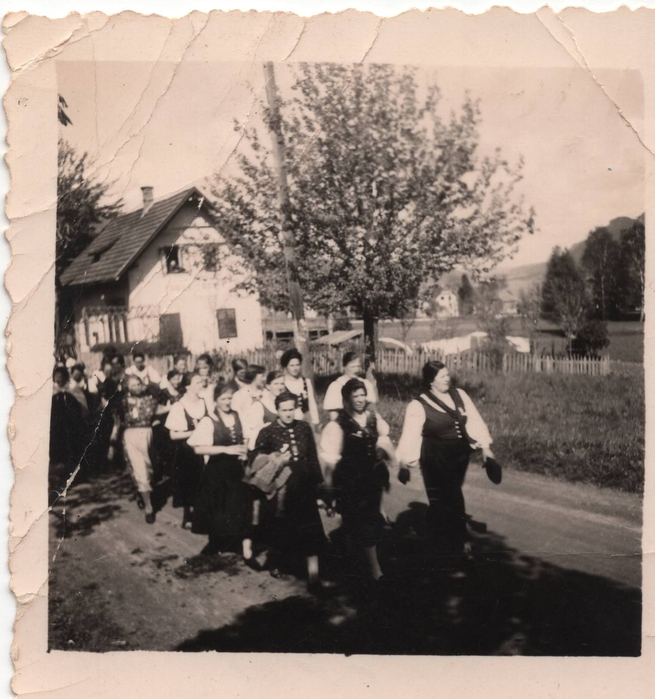 Frau, Tiffen, Verein, Vereinstracht