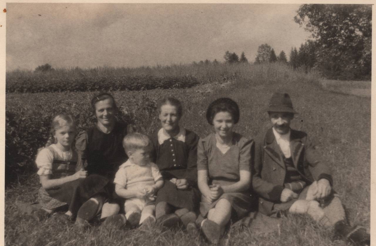 Apetig, Familie Bearzi, Familienfoto, Frau, Kind, Kinder, Mann, Tiffen