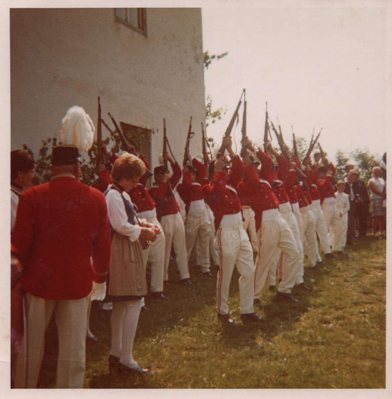 Dorf, Dorfgemeinschaft, Fest, Kirche, Marketenderinnen, Monika Schmon, Schützengarde, Schützenkirchtag, Tiffen, Verein
