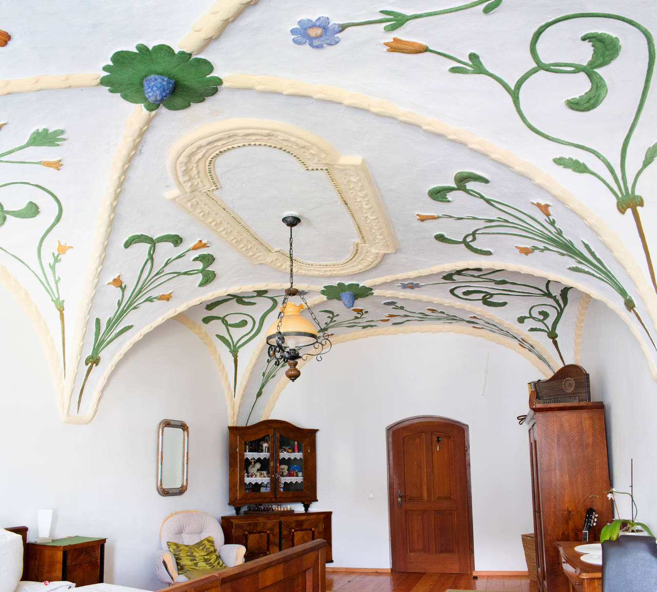 Decke, Kasten, Lampe, Rauchenwald, Stiegenzimmer, Stuckatur, Tiffen, Tiffnerhof