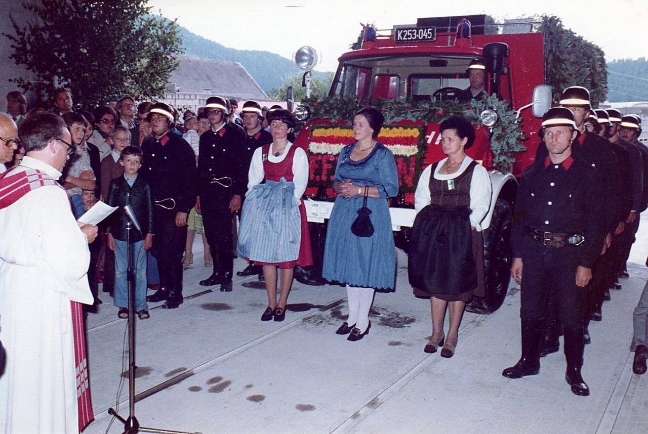 Bergmann Halle, Feuerwehr, Feuerwehrmann, Freiwillige Feuerwehr, Patin, Pfarrer, Rüstwagen, Tiffen, Tracht, Unimog, Weihe