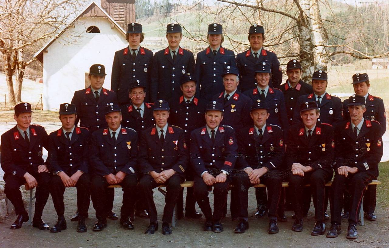 Feuerwehr, Feuerwehr Tiffen, Feuerwehrhaus, Feuerwehrmann, Freiwillige Feuerwehr, Gruppe, Mannschaft, Rüsthaus, Tiffen, Uniform