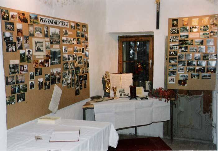 Ausstellung, Foto, Pfarrgemeinderat, Schautafel, Tiffen, Tisch