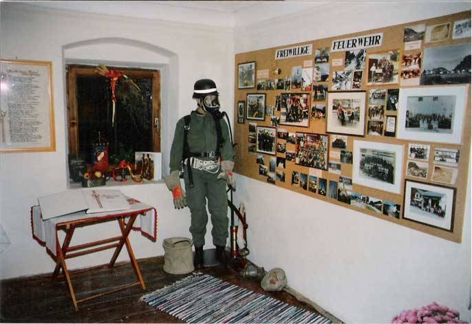 Atemschutz, Ausstellung, Dorfgemeinschaft, Feuerwehr, Foto, Freiwillige Feuerwehr, Gurt, Helm, Schautafel, Tiffen, Uniform