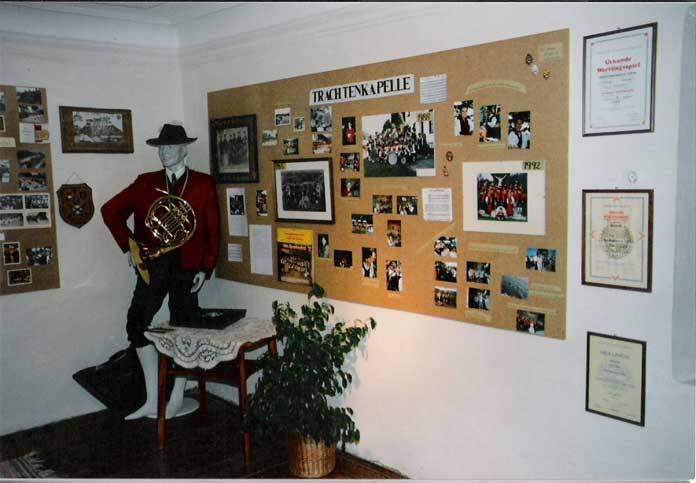 Ausstellung, Dorfgemeinschaft, Foto, Instrument, Schautafel, Tiffen, Tracht, Trachtenkapelle