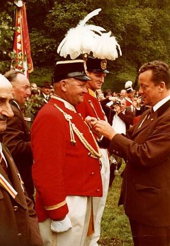 Fahne, Kärntner Anzug, Mann, Schützengarde, Tiffen, Tschakko, Uniform, Uniformierte Schützengarde