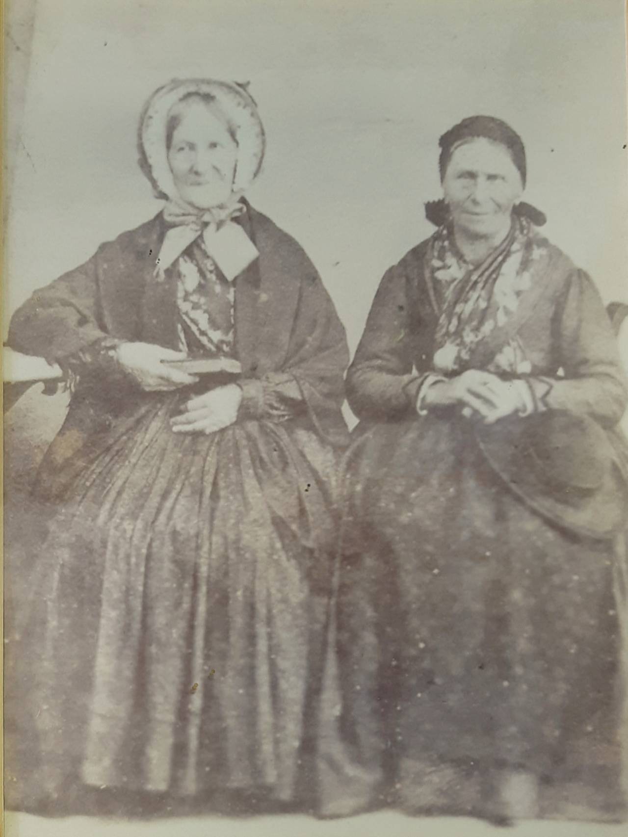 Frau, Rauchenwald, Schwestern, Tiffen, Tracht